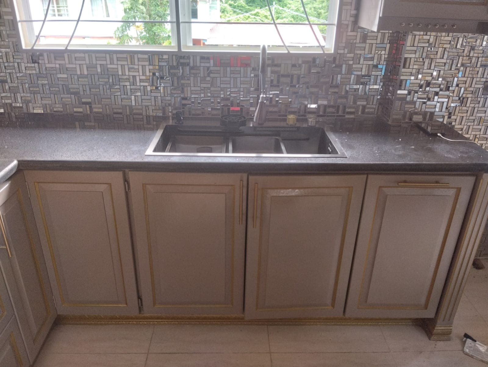 Custom-made cabinet thumbnail 10