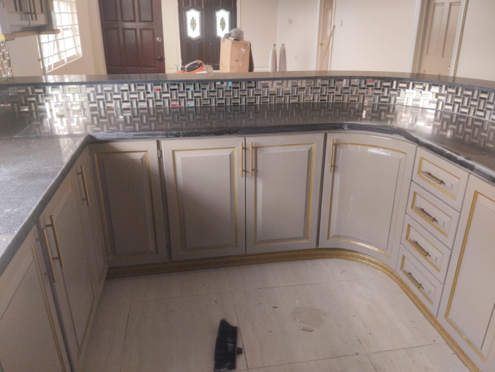 Custom-made cabinet thumbnail 11