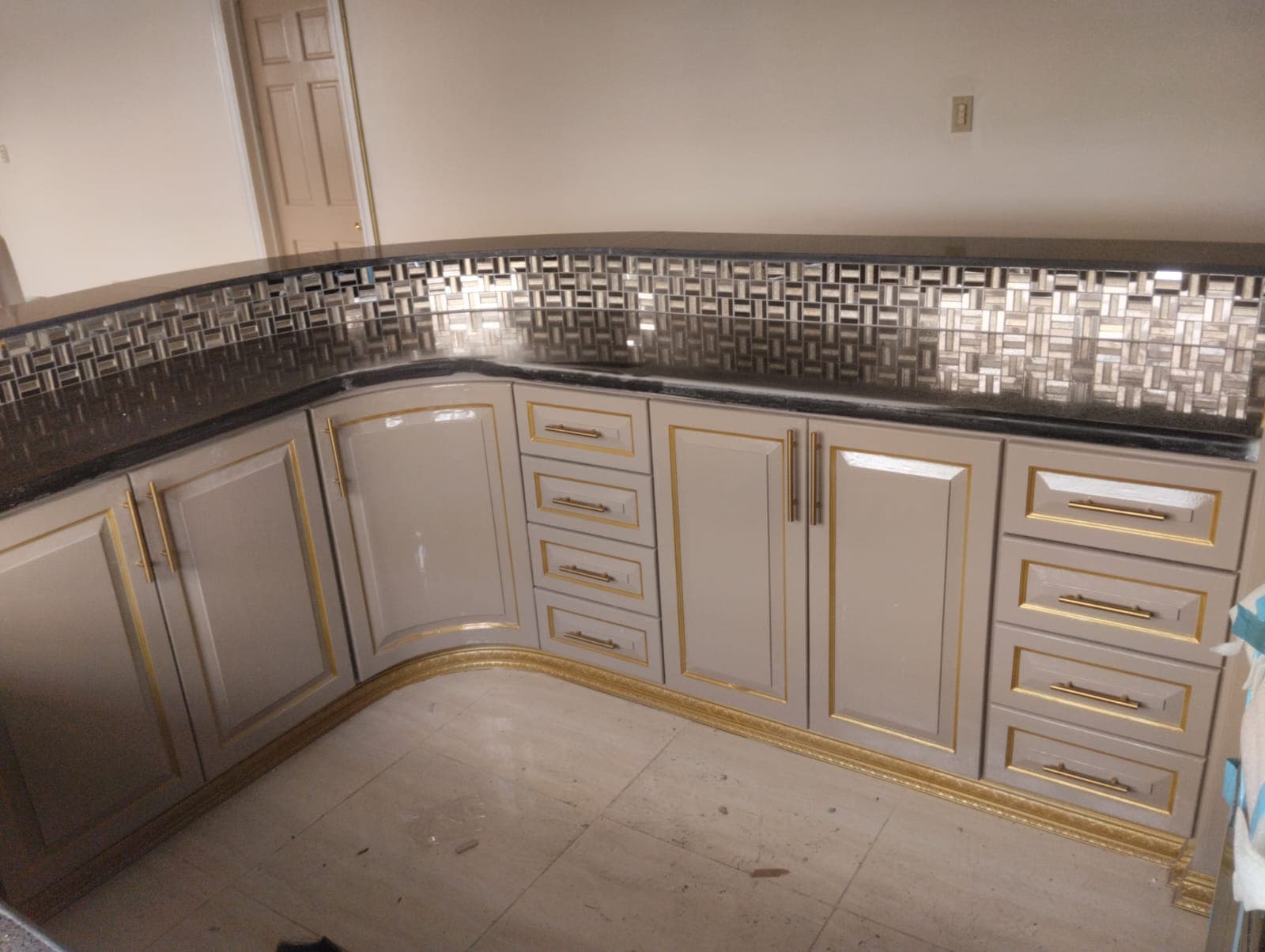 Custom-made cabinet thumbnail 12